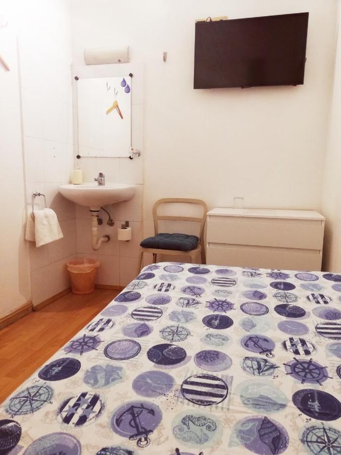 Standard Single Room with Shared Bathroom,1028315050:JPEG
